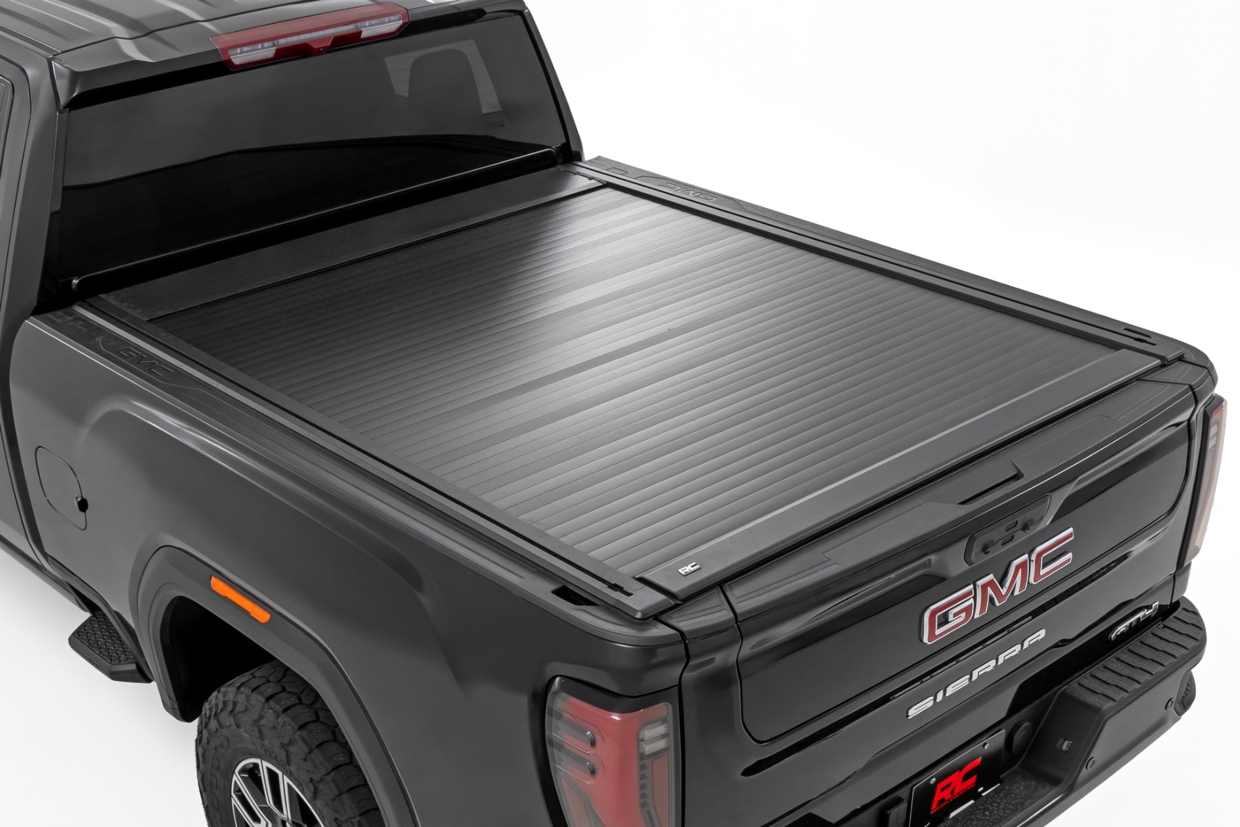 Manual Retractable Bed Cover | 6’9″ Bed | Chevy/GMC 2500HD/3500HD (20-26)