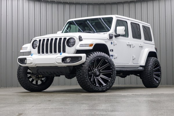 2021 Jeep Wrangler with a 2.5" Rough Country lift kit, 22x12 Fuel Contra wheels, and 35" Fury Country Hunter R/T tires.