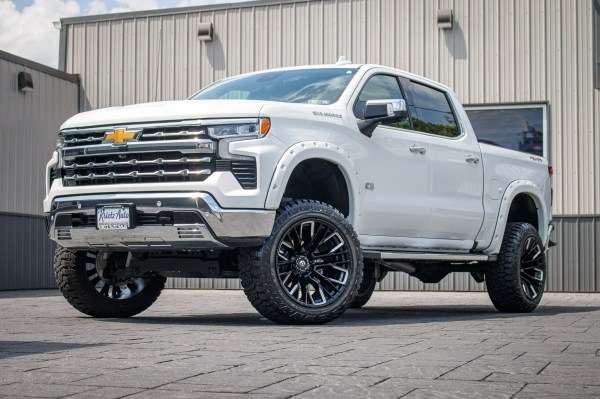 2023 Chevrolet Silverado 1500 with a 6" Rough Country lift kit, 22x12 Fuel Rebar wheels, and 35" Avix Trailtek R/T tires.