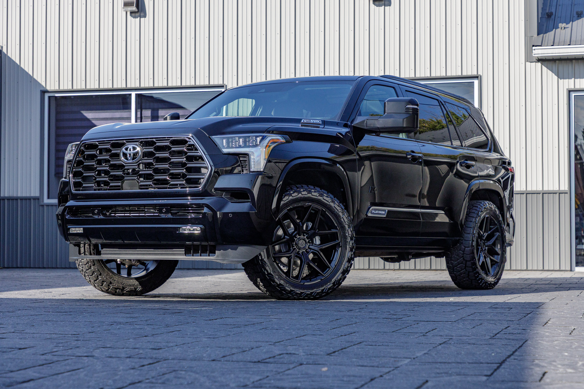 2025 Toyota Sequoia SR5 #SX059698